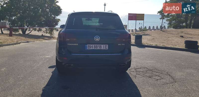 Внедорожник / Кроссовер Volkswagen Touareg 2012 в Черноморске