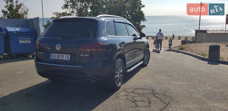Внедорожник / Кроссовер Volkswagen Touareg 2012 в Черноморске