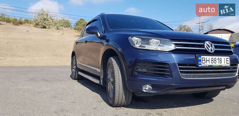 Внедорожник / Кроссовер Volkswagen Touareg 2012 в Черноморске
