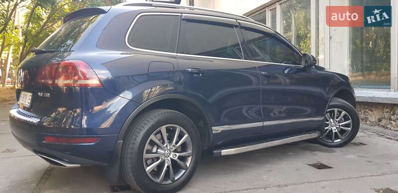 Внедорожник / Кроссовер Volkswagen Touareg 2012 в Черноморске