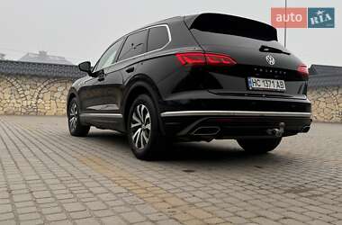 Внедорожник / Кроссовер Volkswagen Touareg 2019 в 