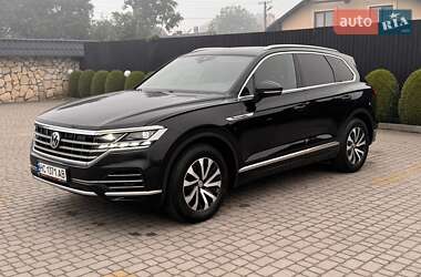 Внедорожник / Кроссовер Volkswagen Touareg 2019 в 