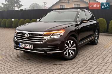 Внедорожник / Кроссовер Volkswagen Touareg 2019 в 
