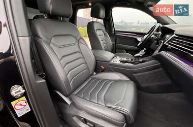 Внедорожник / Кроссовер Volkswagen Touareg 2019 в 