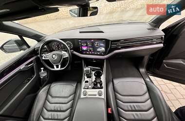Внедорожник / Кроссовер Volkswagen Touareg 2019 в 