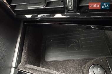 Внедорожник / Кроссовер Volkswagen Touareg 2019 в 