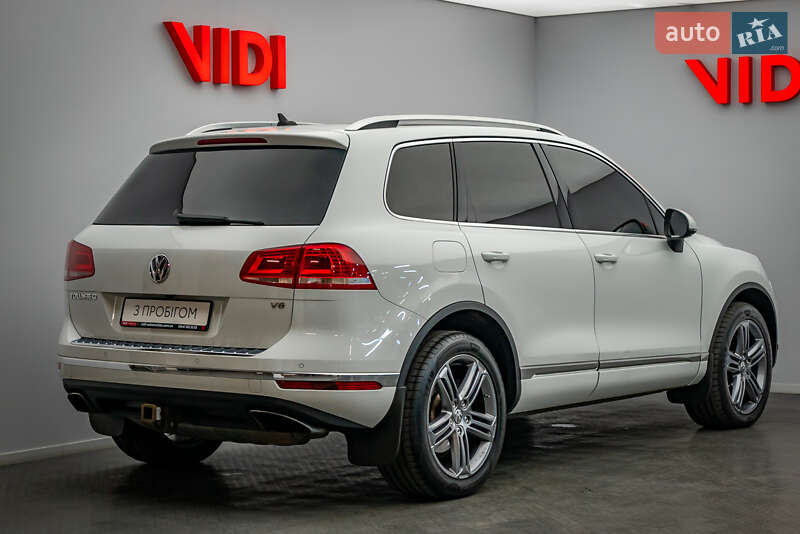 Внедорожник / Кроссовер Volkswagen Touareg 2015 в Киеве