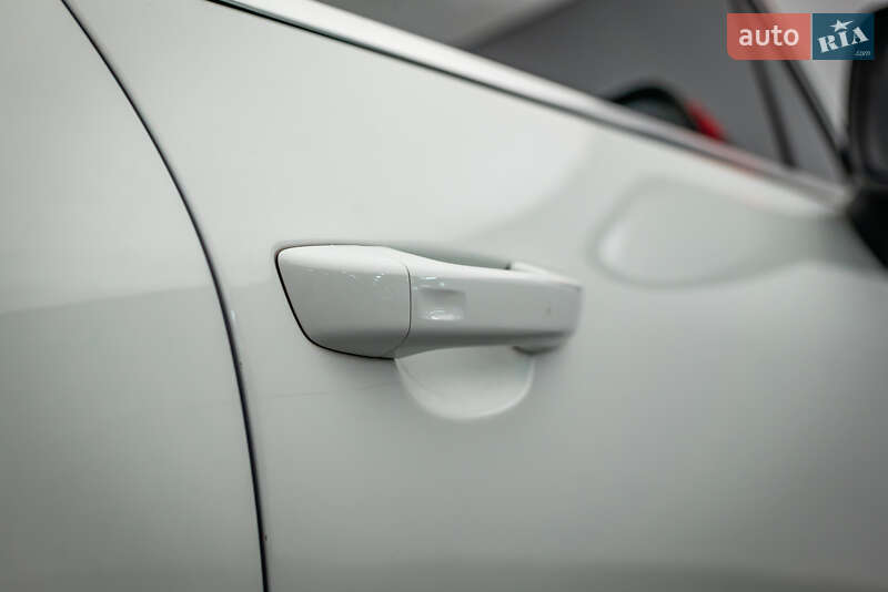 Внедорожник / Кроссовер Volkswagen Touareg 2015 в Киеве
