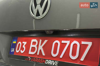 Внедорожник / Кроссовер Volkswagen Touareg 2016 в 