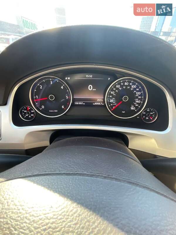 Внедорожник / Кроссовер Volkswagen Touareg 2015 в Киеве