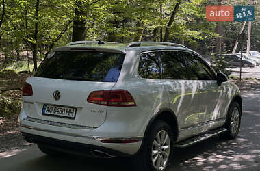 Внедорожник / Кроссовер Volkswagen Touareg 2017 в 