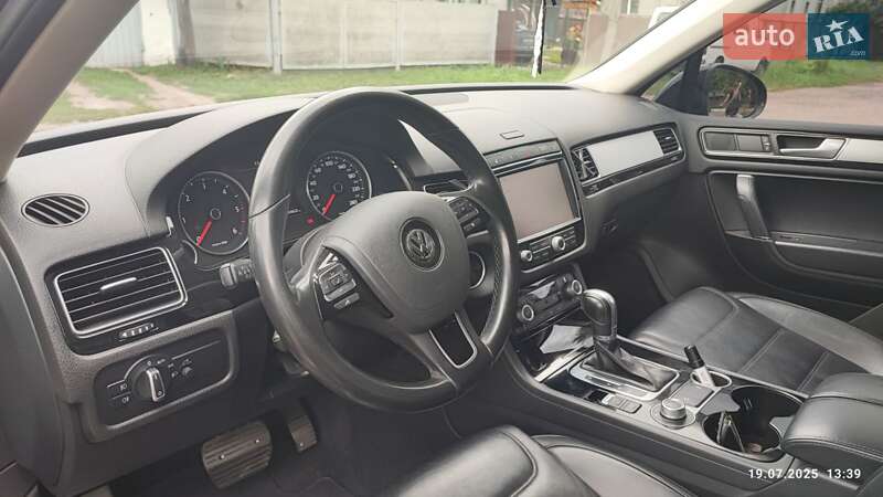 Внедорожник / Кроссовер Volkswagen Touareg 2016 в Нежине