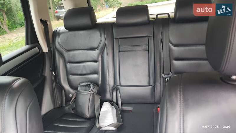 Внедорожник / Кроссовер Volkswagen Touareg 2016 в Нежине