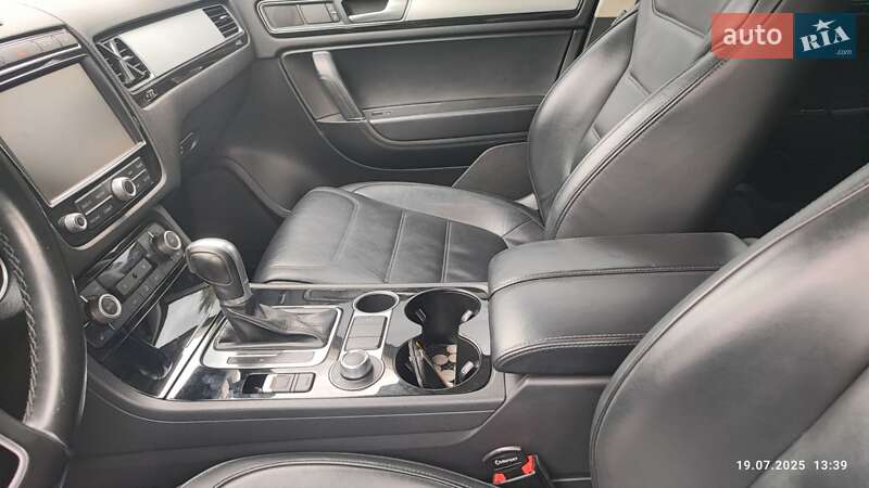 Внедорожник / Кроссовер Volkswagen Touareg 2016 в Нежине