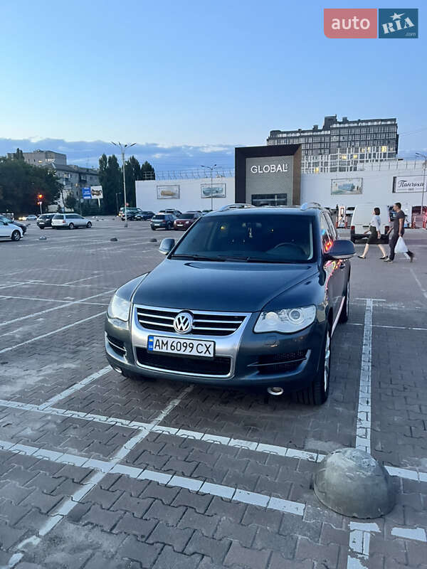 Внедорожник / Кроссовер Volkswagen Touareg 2009 в Житомире