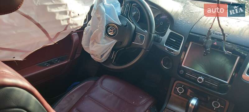 Внедорожник / Кроссовер Volkswagen Touareg 2014 в Львове