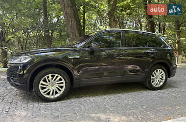 Внедорожник / Кроссовер Volkswagen Touareg 2019 в 