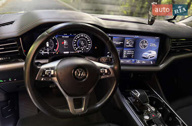 Внедорожник / Кроссовер Volkswagen Touareg 2019 в 