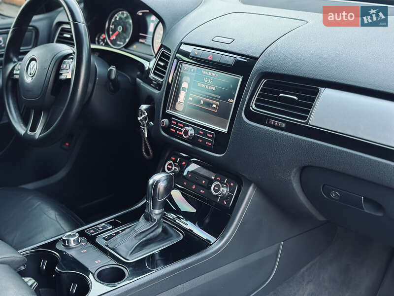 Позашляховик / Кросовер Volkswagen Touareg 2010 в Вінниці