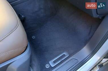 Внедорожник / Кроссовер Volkswagen Touareg 2012 в 