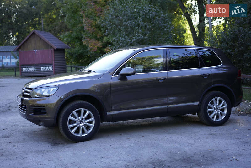 Внедорожник / Кроссовер Volkswagen Touareg 2010 в Сумах