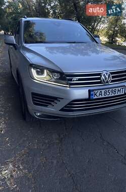 Внедорожник / Кроссовер Volkswagen Touareg 2015 в 