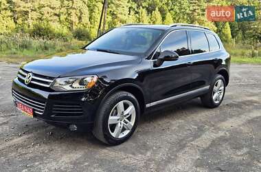 Внедорожник / Кроссовер Volkswagen Touareg 2014 в Дубно