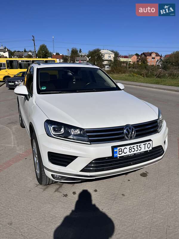 Внедорожник / Кроссовер Volkswagen Touareg 2016 в Львове
