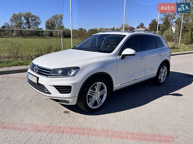 Внедорожник / Кроссовер Volkswagen Touareg 2016 в Львове