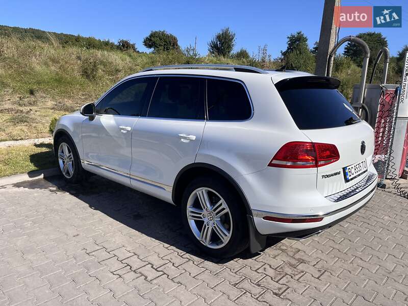 Внедорожник / Кроссовер Volkswagen Touareg 2016 в Львове