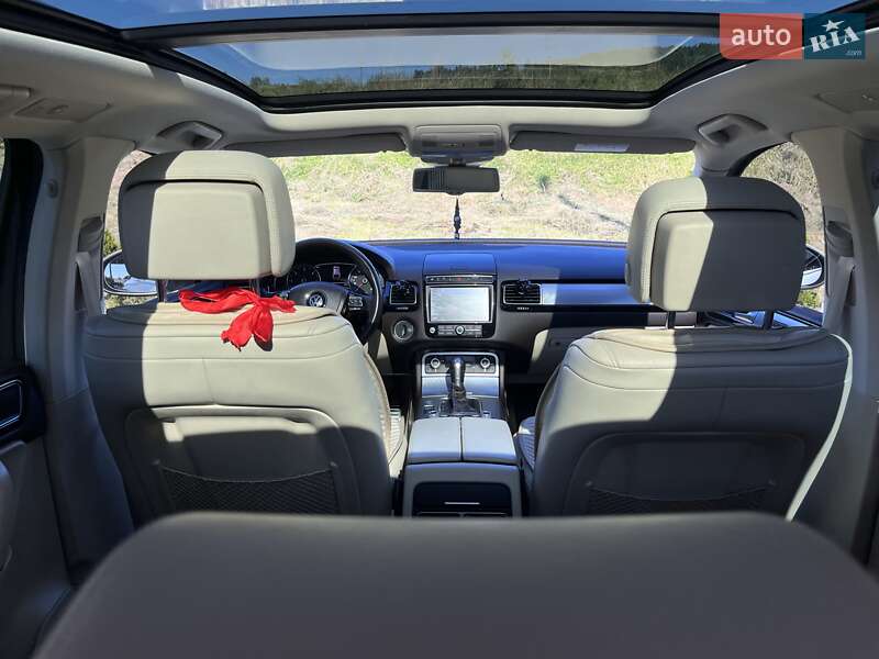 Внедорожник / Кроссовер Volkswagen Touareg 2016 в Львове