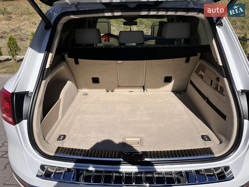 Внедорожник / Кроссовер Volkswagen Touareg 2016 в Львове