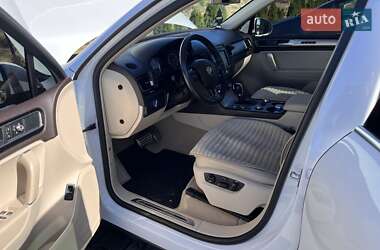 Внедорожник / Кроссовер Volkswagen Touareg 2016 в 