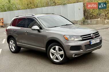 Позашляховик / Кросовер Volkswagen Touareg 2011 в Києві