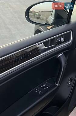 Позашляховик / Кросовер Volkswagen Touareg 2014 в  фото 54 Позашляховик / Кросовер Volkswagen Touareg 2014 в