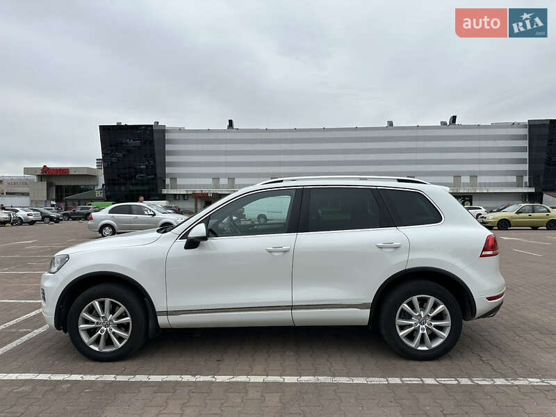 Внедорожник / Кроссовер Volkswagen Touareg 2012 в Житомире