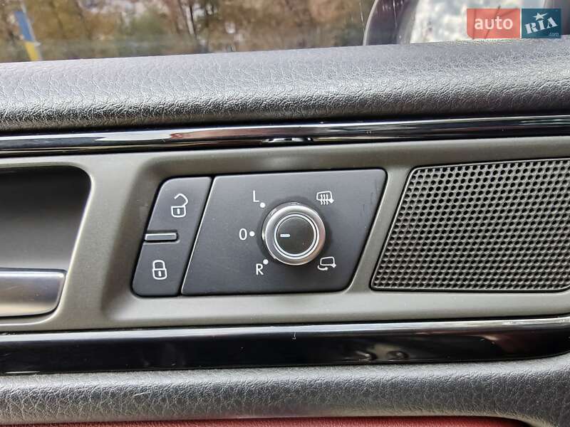 Внедорожник / Кроссовер Volkswagen Touareg 2010 в Харькове