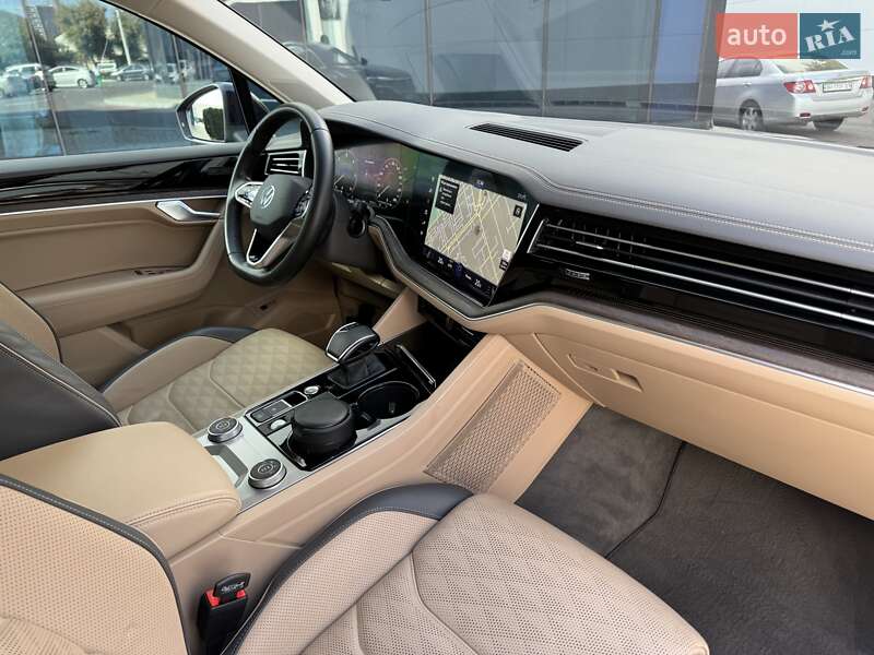 Внедорожник / Кроссовер Volkswagen Touareg 2022 в Киеве