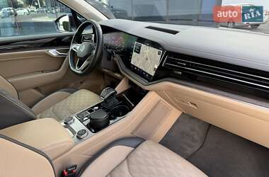 Внедорожник / Кроссовер Volkswagen Touareg 2022 в 