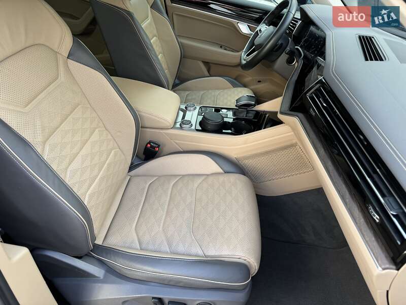 Внедорожник / Кроссовер Volkswagen Touareg 2022 в Киеве