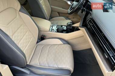 Внедорожник / Кроссовер Volkswagen Touareg 2022 в 