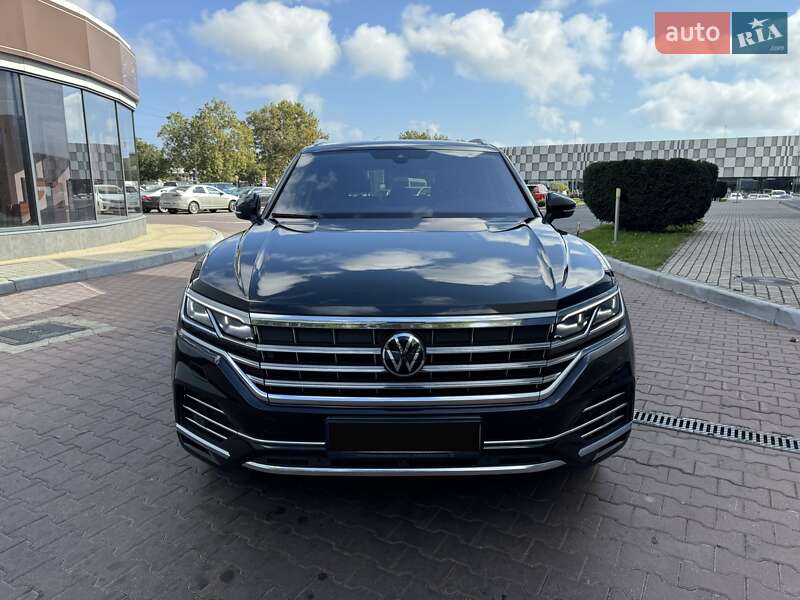 Внедорожник / Кроссовер Volkswagen Touareg 2022 в Киеве