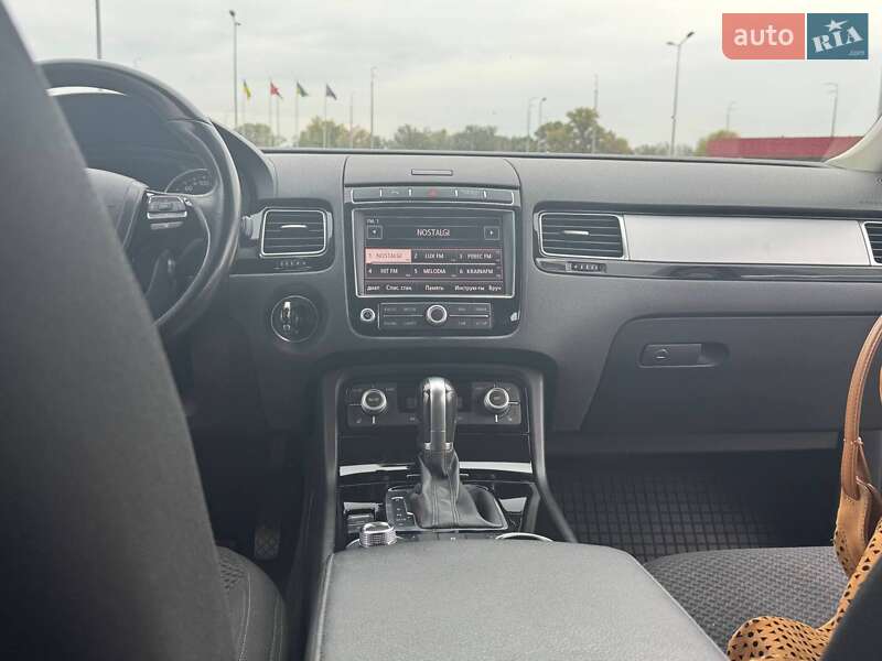 Внедорожник / Кроссовер Volkswagen Touareg 2017 в Киеве