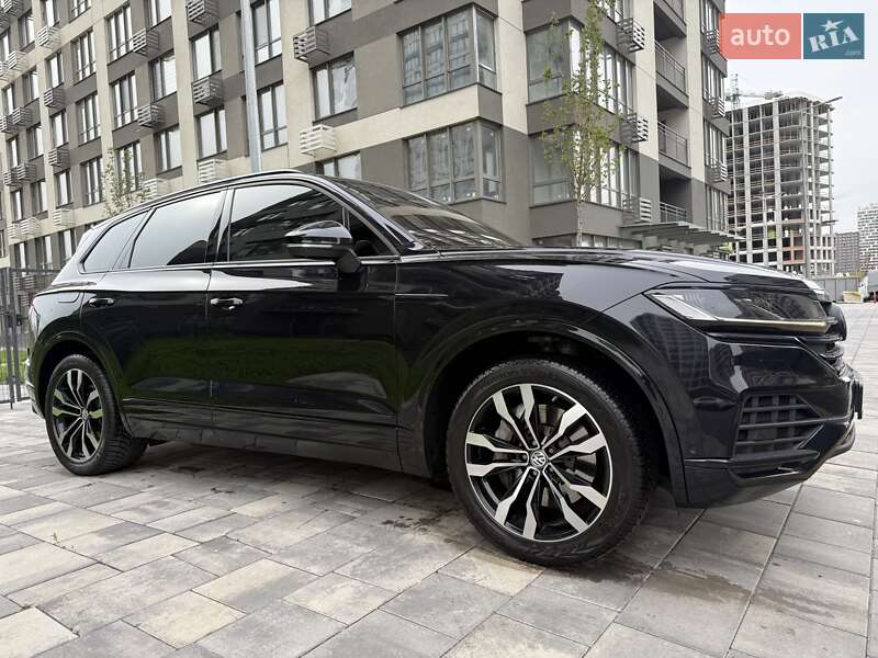 Внедорожник / Кроссовер Volkswagen Touareg 2021 в Киеве