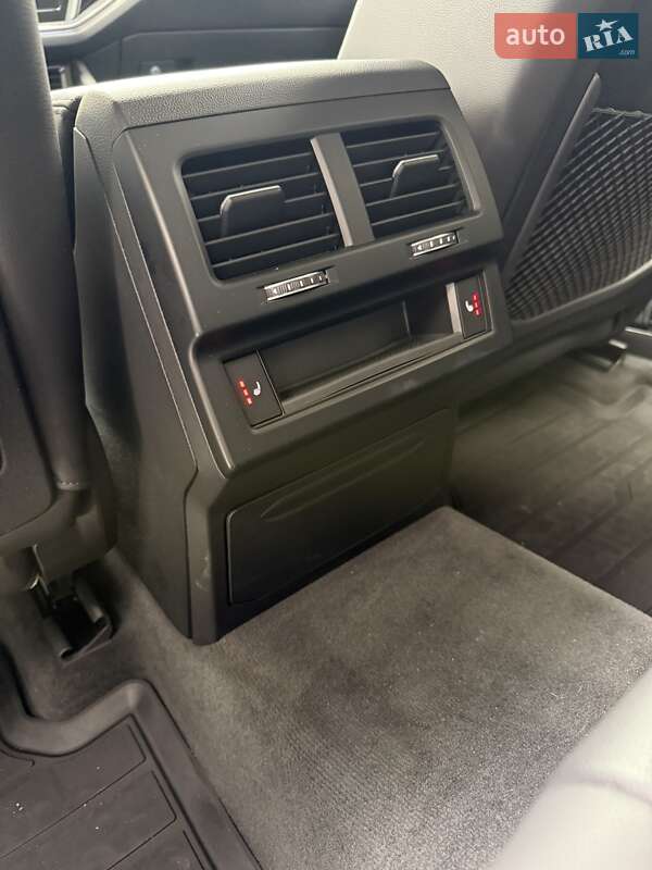 Внедорожник / Кроссовер Volkswagen Touareg 2021 в Киеве