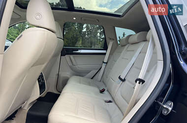 Внедорожник / Кроссовер Volkswagen Touareg 2016 в 