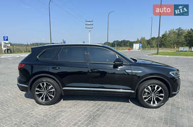 Внедорожник / Кроссовер Volkswagen Touareg 2018 в Киеве