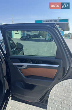 Позашляховик / Кросовер Volkswagen Touareg 2018 в 