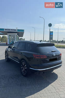 Позашляховик / Кросовер Volkswagen Touareg 2018 в 