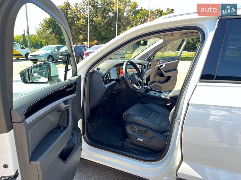 Внедорожник / Кроссовер Volkswagen Touareg 2020 в Чернигове